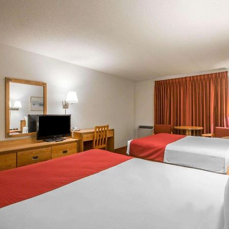 Rodeway Inn Лейк Плесид Екстериор снимка