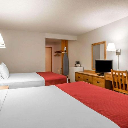 Rodeway Inn Лейк Плесид Екстериор снимка