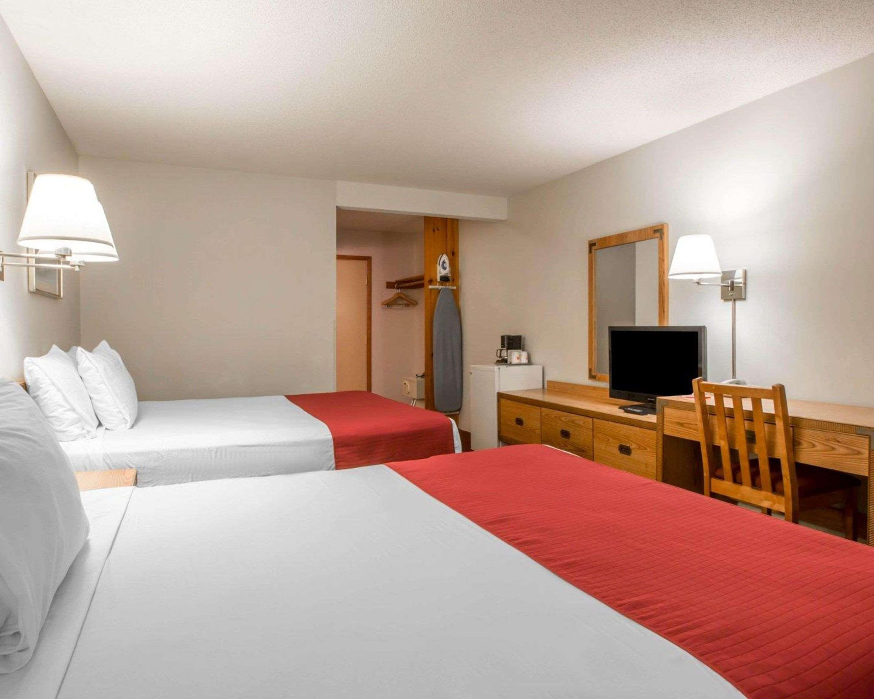 Rodeway Inn Лейк Плесид Екстериор снимка