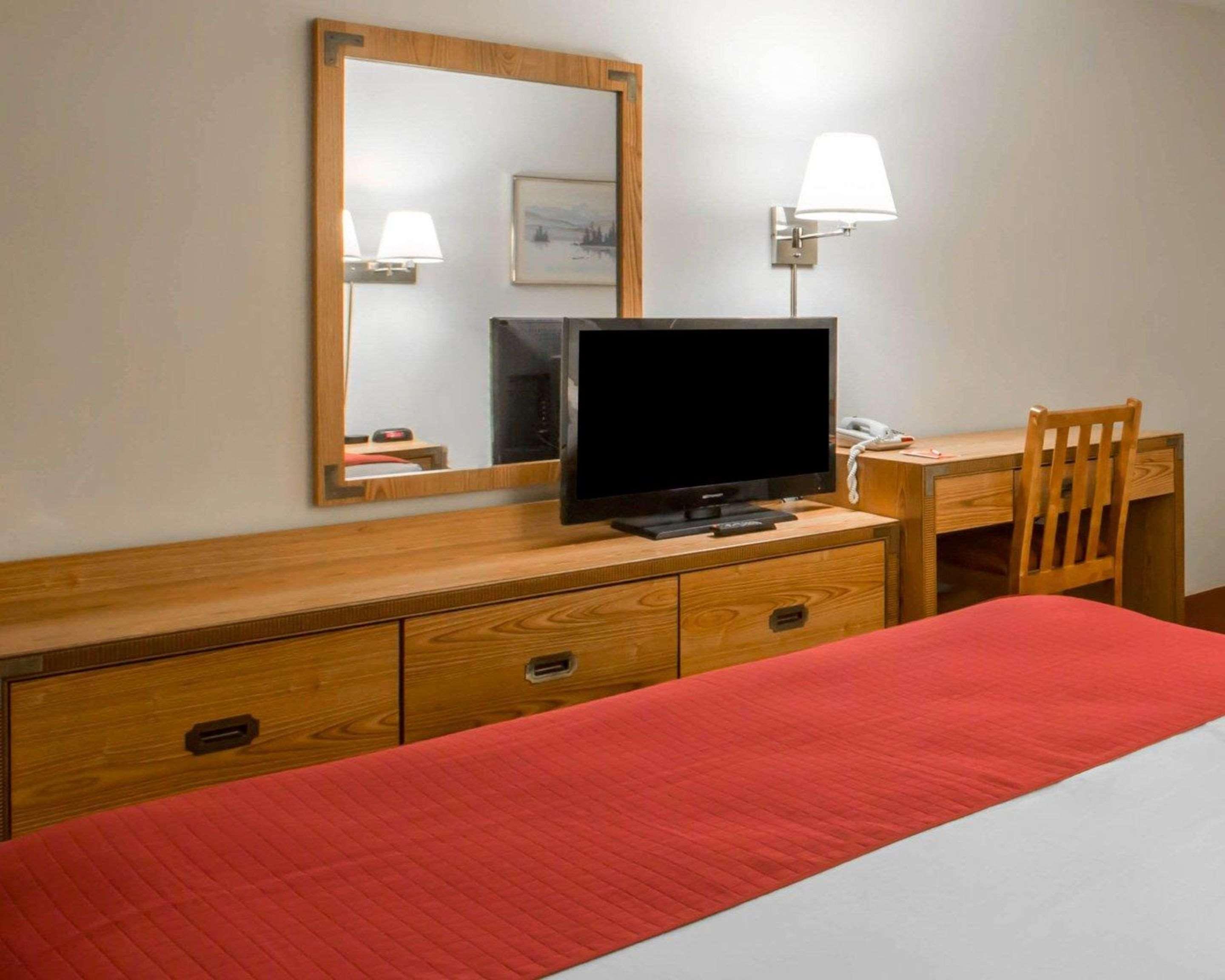 Rodeway Inn Лейк Плесид Екстериор снимка