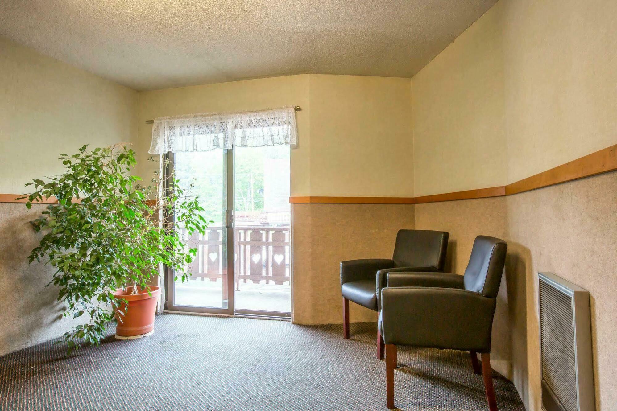Rodeway Inn Лейк Плесид Екстериор снимка