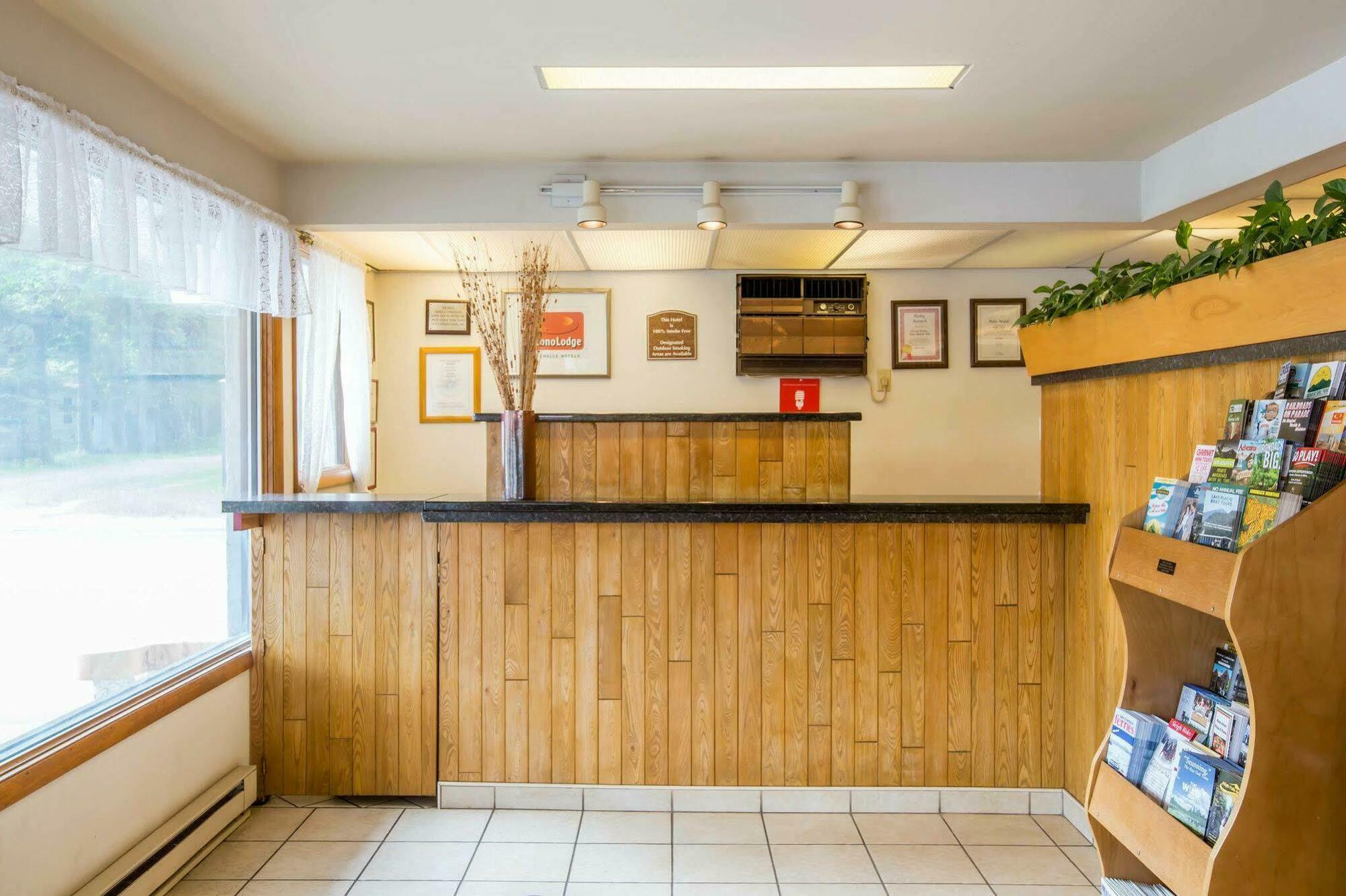 Rodeway Inn Лейк Плесид Екстериор снимка