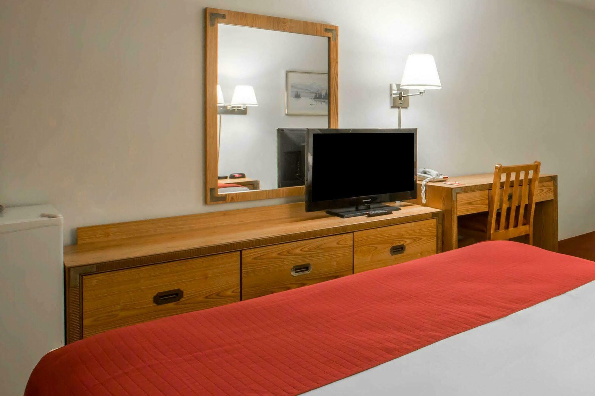 Rodeway Inn Лейк Плесид Екстериор снимка